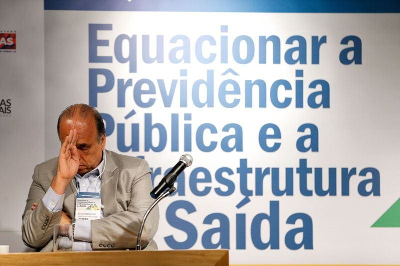 Rio de Janeiro - Governador Luiz Fernando Pezão participa de Fórum Nacional sobre previdência pública, no BNDES, e fala à imprensa sobre crise de segurança no estado (Tânia Rêgo/Agência Brasil)
