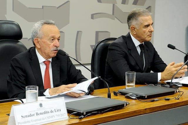 Presidente eventual, senador Benedito de Lira (PP-AL); relator da CMMPV 795/2017, deputado Júlio Lopes (PP-RJ) Foto: Waldemir Barreto/Agência Senado