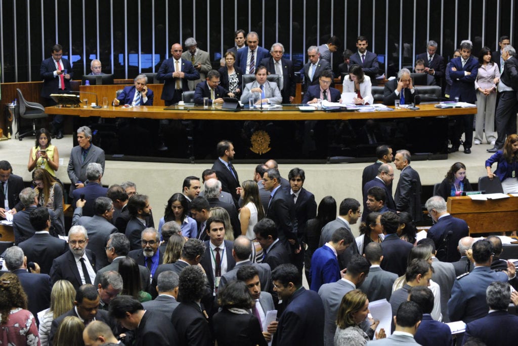Deputados aprovaram proposta que prevê metas anuais de redução de emissões de gases e a venda de créditos de descarbonização  - Foto: Luis Macedo/Câmara dos Deputados