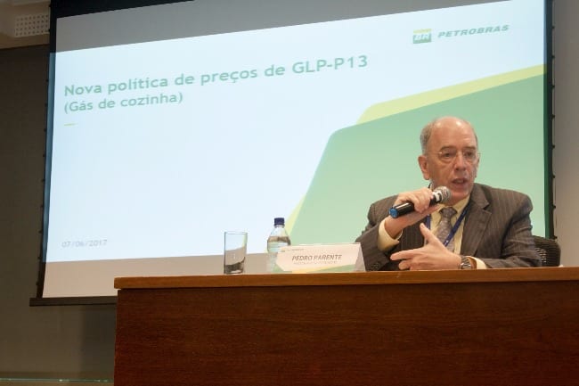 O presidente da Petrobras, Pedro Parente, durante o anúncio da nova política de preços para GLP-13 - Foto: Allana Amorim/Agência Petrobras 