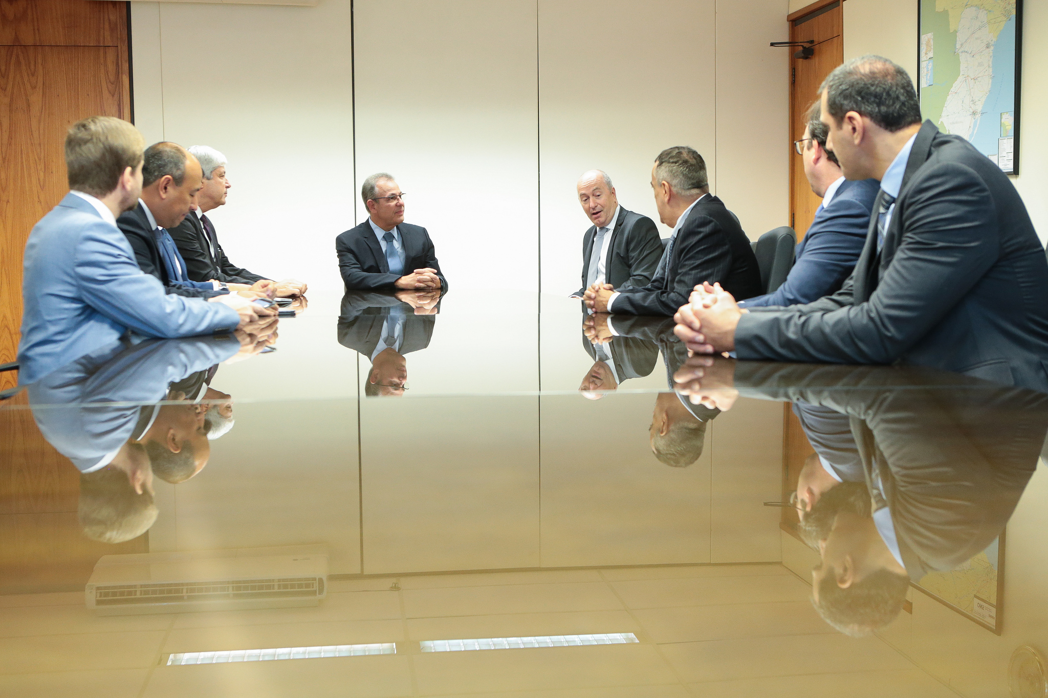 Ministro Bento Albuquerque e o secretário de Petróleo e Gás, Márcio Félix recebem executivos da Shell em Brasília (6 de fevereiro, MME)
